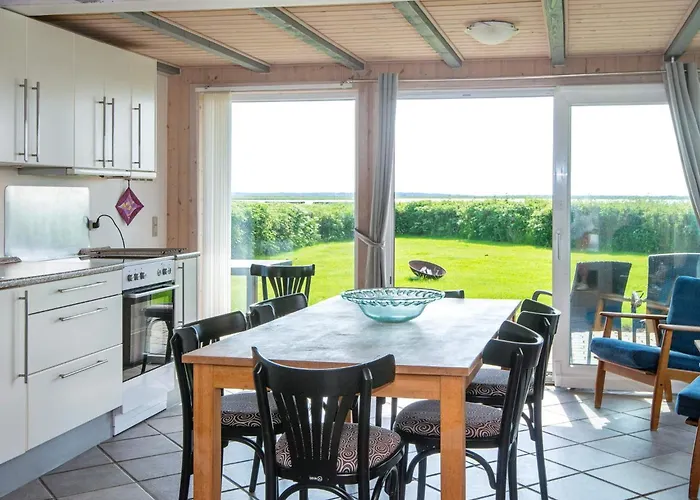 8 Person In Hemmet-by Traum