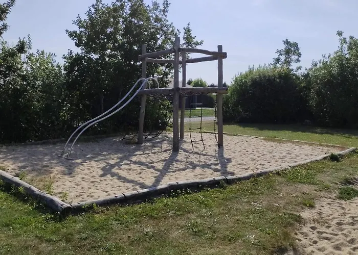 8 Person In Hemmet-by Traum Falen